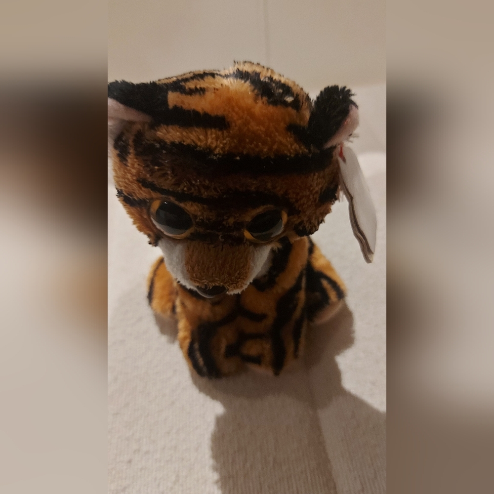 Ty Beanie Baby Plush Tiger Toy with Big Eyes- Stripers